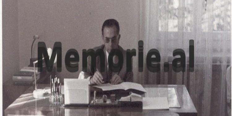 “Kur kryetari i gjykatës e akuzoi Kadri Hazbiun se kishte pasur plane të vriste Enver Hoxhën, ai i’u përgjigj…”/ Kujtimet e panjohura të ish-gazetarit të Radio-Tiranës dhe ‘RD’-së