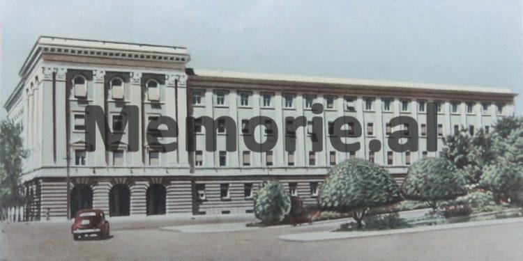 “Amaneti i nënës sime që të mos e pranoja ish-shoqen e saj të Luftës, Nexhmije Hoxhën, nëse vinte për ngushëllim… “/ Kujtimet e panjohura të ish-gazetarit të Radio-Tiranës dhe ‘RD’-së