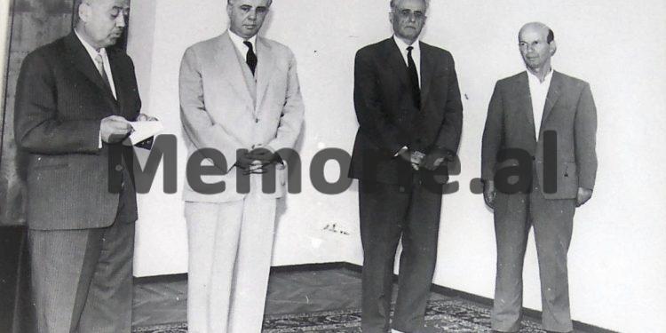 “Gjatë një vizite të shtëpia e Babë Myslymit, Enveri i tha atij, t’i internonte fëmijët që kishte me gruan e parë dhe… “/ Kujtimet e panjohura të ish-gazetarit të Radio-Tiranës dhe ‘RD’-së