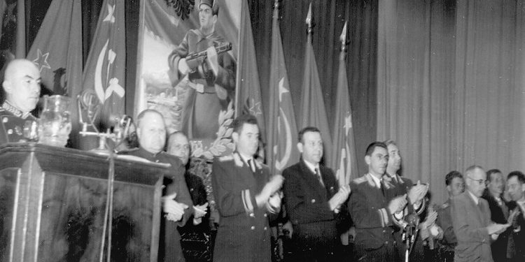 “Ja çfarë bisedojnë për udhëheqjen, Xheviti, Gjovalini, Nuriu, Pëllumb Dishnica, Peço Fidhi dhe Xhaferr Vokshi…”/ Përgjimet e “Vigjëlentit” në Ishullin e Zvërnecit