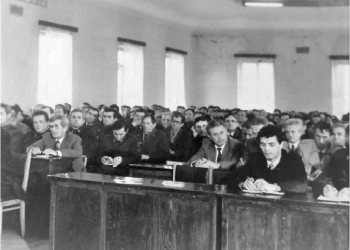 “Here is what Xheviti, Gjovalini, Nuriu, Pëllumb Dishnica, Peço Fidhi and Xhaferr Vokshi are talking about leadership…”// Eavesdropping of “Vigëlenti” on the Island of Zvërnec