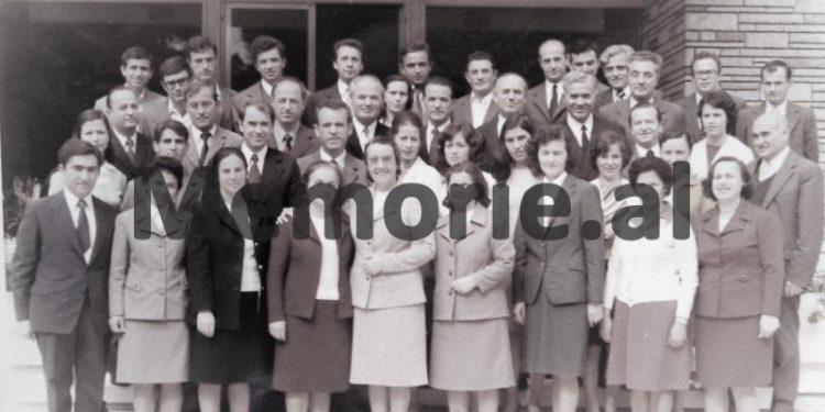 “Amaneti i nënës sime që të mos e pranoja ish-shoqen e saj të Luftës, Nexhmije Hoxhën, nëse vinte për ngushëllim… “/ Kujtimet e panjohura të ish-gazetarit të Radio-Tiranës dhe ‘RD’-së