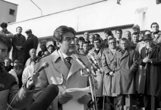 “Më 14 dhjetor 1990, në mbledhjen e organizatës bazë të Arkivit, u ndave përfundimisht nga Partia e Punës, duke thënë…”/ Kujtimet e panjohura të ish-gazetarit të Radio-Tiranës dhe ‘RD’-së