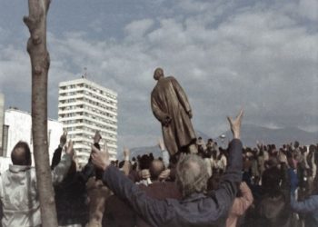 “Ditën e rrëzimit të monumentit të Enverit, nusja e djalit të Hekuran Isait erdhi në zyrën time dhe më tha….”/ Kujtimet e panjohura të ish-gazetarit të Radio-Tiranës dhe ‘RD’-së