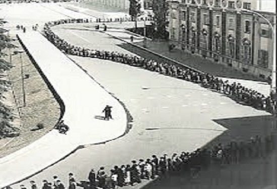 “Peripecitë e mija pas letrës të koleges së Arkivit, se kisha qeshur në mitingun e përmortshëm kur vdiq Enver Hoxha dhe…”/ Kujtimet e panjohura të ish-gazetarit të Radio-Tiranës dhe ‘RD’-së