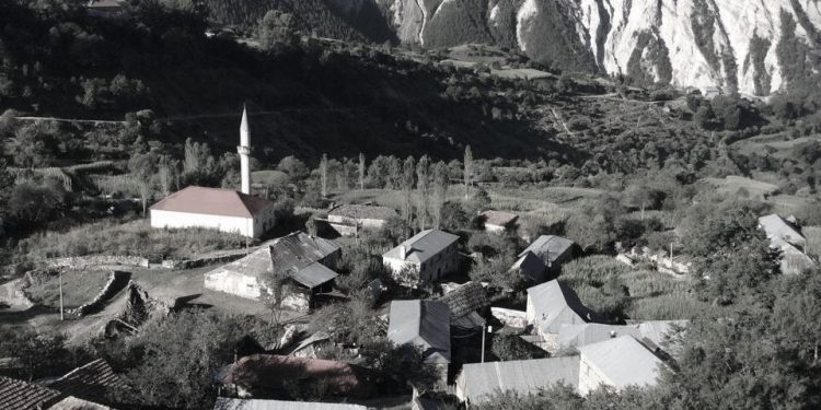 Historia e Ploshtanit në zonën e Kalasë së Dodës, e shkollës që u hap në vitin 1922 nën kujdesin e Hasan Prishtinës dhe mësuesit që shërbyen aty në 100 vjet të ekzistencës së saj