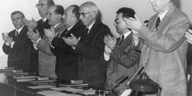 “Ditën e rrëzimit të monumentit të Enverit, nusja e djalit të Hekuran Isait erdhi në zyrën time dhe më tha….”/ Kujtimet e panjohura të ish-gazetarit të Radio-Tiranës dhe ‘RD’-së