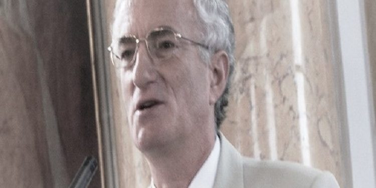 “Arshin Xhezo, kryeredaktori i ‘Zëri i popullit’, kërcënoi me burg piktorin që retushoi foton e Nexhmijes…”/ Kujtimet e panjohura të ish-gazetarit të Radio-Tiranës dhe ‘RD’-së