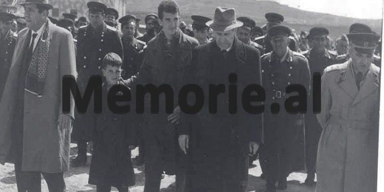 “Kur kryetari i gjykatës e akuzoi Kadri Hazbiun se kishte pasur plane të vriste Enver Hoxhën, ai i’u përgjigj…”/ Kujtimet e panjohura të ish-gazetarit të Radio-Tiranës dhe ‘RD’-së