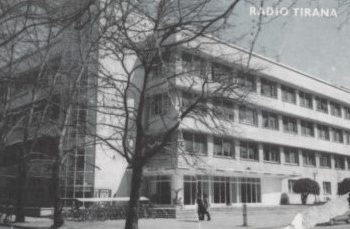 “Si i bënte hetuesi dhëndrit të Dashnor Mamaqit, sekretari i partisë së Institutit të Arteve, Fazlli Luarasi, duke i kërkuar… “/ Kujtimet e panjohur të ish-gazetarit të Radio-Tiranës