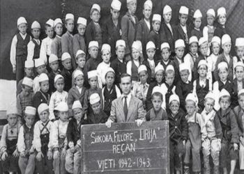 Historia e Ploshtanit në zonën e Kalasë së Dodës, e shkollës që u hap në vitin 1922 nën kujdesin e Hasan Prishtinës dhe mësuesit që shërbyen aty në 100 vjet të ekzistencës së saj