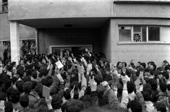 “Më 14 dhjetor 1990, në mbledhjen e organizatës bazë të Arkivit, u ndave përfundimisht nga Partia e Punës, duke thënë…”/ Kujtimet e panjohura të ish-gazetarit të Radio-Tiranës dhe ‘RD’-së