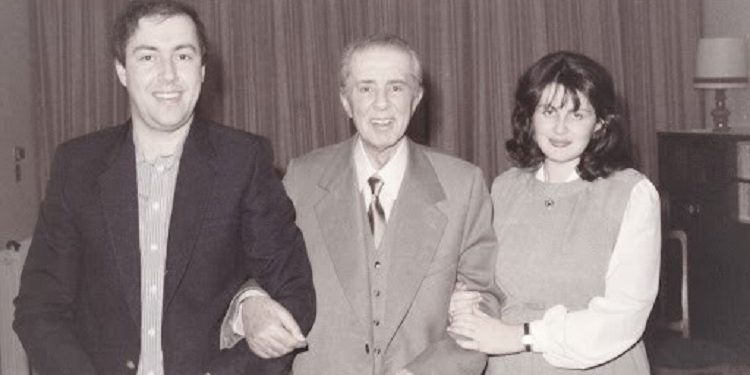 “Teuta Hoxha, nusja e djalit të Enverit, me intelekt të kufizuar, vuri emrin te librat e që unë dhe Rinush Idrizi përgatitëm në Arkiv… “/ Kujtimet e panjohura të ish-gazetarit të Radio-Tiranës dhe ‘RD’-së