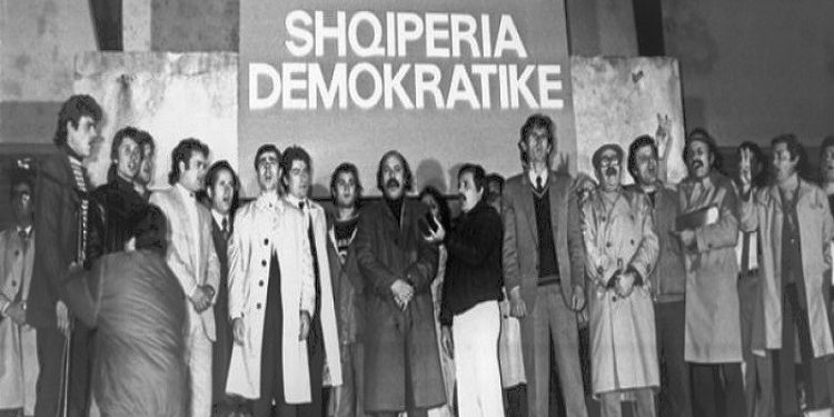 “Në protestat studentore në dhjetorin e ’90-ës, Xhelil Gjoni tha; ne u futëm ca shkopinj bythëve dhe nuk nxorëm tanket , pasi… “/ Kujtimet e panjohura të ish-gazetarit të Radio-Tiranës dhe ‘RD’-së