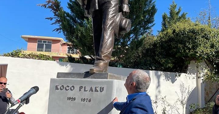 “Përse s’po i gjej dot eshtrat e tim eti i pushkatuar në 1976-ën si ‘sabotator dhe armik i popullit’, pasi…”?! / Dëshmitë e rralla të pasardhësit të familjes që u masakrua nga Enver Hoxha