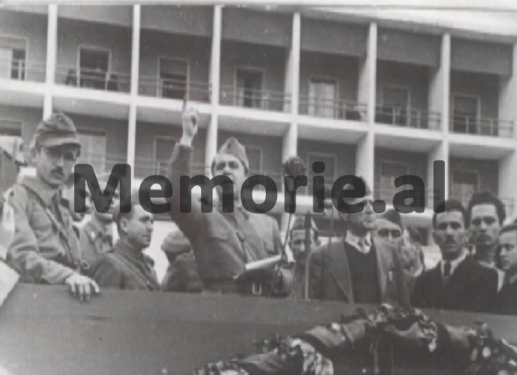 “Kur Filip Çakuli e pyeti Liri Belishovën tek redaksia e ‘RD’-së, a ishte Enver Hoxha qejfli femrash, ajo i’u përgjigj…”/ Kujtimet e panjohura të ish-gazetarit të Radio-Tiranës dhe ‘RD’-së