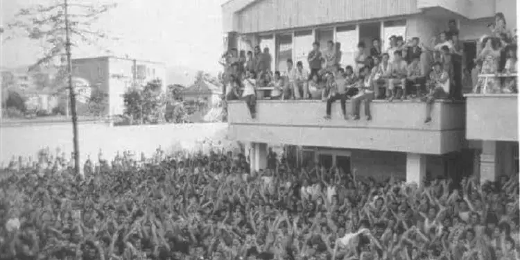 “Në protestat studentore në dhjetorin e ’90-ës, Xhelil Gjoni tha; ne u futëm ca shkopinj bythëve dhe nuk nxorëm tanket , pasi… “/ Kujtimet e panjohura të ish-gazetarit të Radio-Tiranës dhe ‘RD’-së