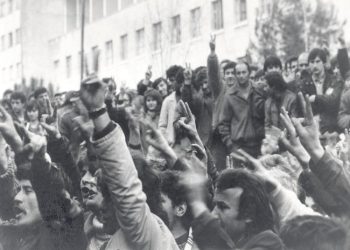 “During the student protests in December of ’90, Xhelil Gjoni said; we put some sticks in our asses and did not take out the tanks, because…” / Unknown memories of the former journalist of Radio Tirana and ‘RD’