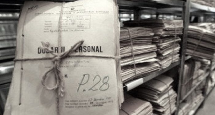 “Ju lutemi të shikohen nga Laboratori Qendror i Kriminalistikës, shënimet e koduara që Xhavit Qesja ka shkruar në librat që do i dërgonte…”/ Raporti i oficerit të Sigurimit