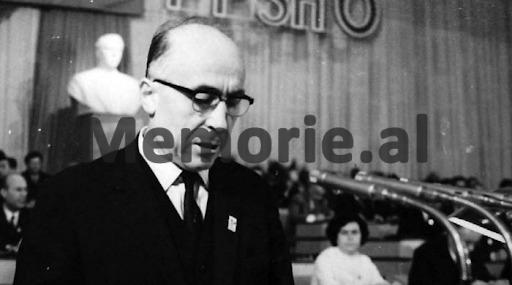 “Ka nga ata si Dashnor Mamaqi, i cili çirrej në Plenumin e Komitetit Qendror kundër Paçramit dhe Ballukut, por ishte….”/ Plenumi i 7-të, maj ’75, kur Hoxha “zbuloi grupet armiqësore”!