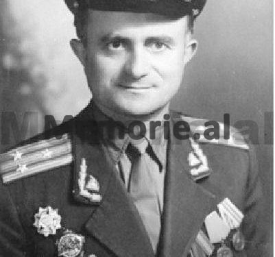 “Kadri Hoxha thotë se Dilaver Radëshi ka të shkruara 14 variante se si përmbyset kjo udhëheqje dhe Gjin Marku i tha…”/ Përgjimet në burgun e Burrelit në ’76-ën