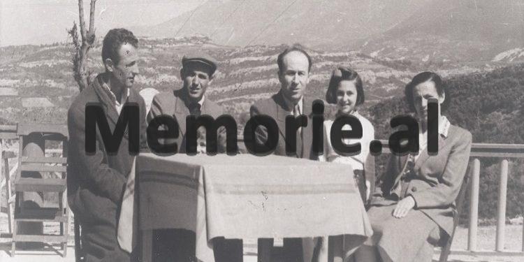 “Kiço Ngjela mban në Tregtinë e Jashtme, katër njerëz me gra të huaja, sovjetike dhe a e dini pse…”/ Plenumi i 7-të, maj ’75, kur Hoxha “zbuloi grupin armiqësor” të naftës