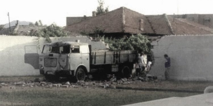 “Në protestat studentore në dhjetorin e ’90-ës, Xhelil Gjoni tha; ne u futëm ca shkopinj bythëve dhe nuk nxorëm tanket , pasi… “/ Kujtimet e panjohura të ish-gazetarit të Radio-Tiranës dhe ‘RD’-së