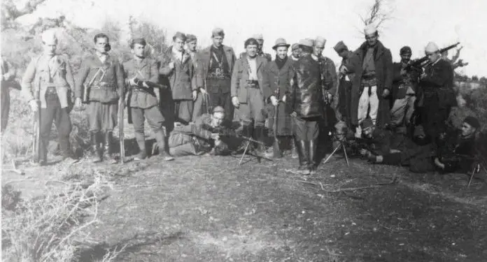 “Si u larguam nga Shkodra në nëntorin e ’44-ës me Abaz Kupin e Mit’hat Frashërin, pasi kishim paguar nga 10 napolona flori për…”/ Kujtimet e ish-ballistit nga Tirana