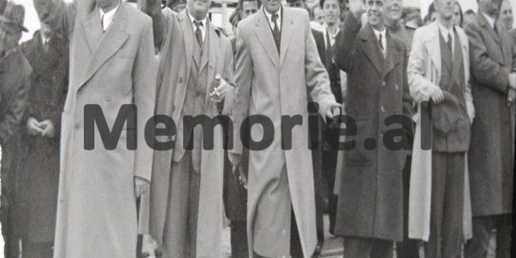 “Kur Filip Çakuli e pyeti Liri Belishovën tek redaksia e ‘RD’-së, a ishte Enver Hoxha qejfli femrash, ajo i’u përgjigj…”/ Kujtimet e panjohura të ish-gazetarit të Radio-Tiranës dhe ‘RD’-së