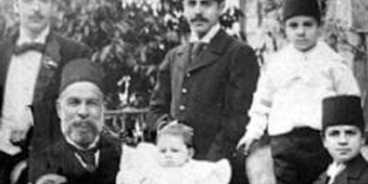 “Në 1945-ën, Mehmet Shehu thirri vjehrrin tim, Qamil Vlorën, që ishte i biri i Ismail Qemalit dhe i kërkoi…”/ Historia e panjohur e djalit të Plakut të Vlorës, që u burgos nga Enver Hoxha