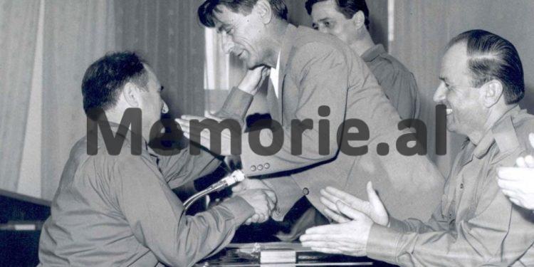 “Një ditë, Kadriu më pyeti; more shoku Enver, mos rri më në atë vend të studios në shtëpi, pasi ndonjë me pushkë…”/ Plenum i 5-të, tetor ’82, kur “kryqëzohej” ministri Hazbiu