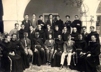 Fotot e panjohura/Nga miqtë e tij të ngushtë, Luigj Gurakuqi e Padër Gjergj Fishta, te i vëllai, Dom Mikeli, motrat Margerita e Antonieta dhe …”/ Imazhet e rralla të Ernest Koliqit