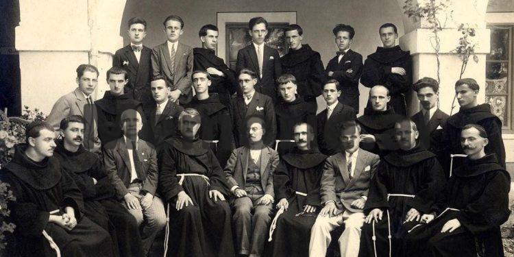 Fotot e panjohura/Nga miqtë e tij të ngushtë, Luigj Gurakuqi e Padër Gjergj Fishta, te i vëllai, Dom Mikeli, motrat Margerita e Antonieta dhe …”/ Imazhet e rralla të Ernest Koliqit