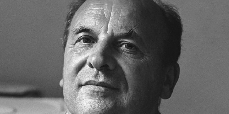 “Unë ushqej një admirim të pafund për Shqipërinë dhe kam si qëllim…”/ Zbulohet korrespondenca e panjohur e studiuesit të famshëm, Albert Lloyd, me kolegun e tij shqiptar
