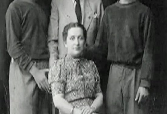 “Vjehrri im, Qamili, i biri i Ismail Qemalit, vuajti dy vjet burg për revolen e të atit dhe në varrimin e tij, ishim 6 veta…”/ Si e persekutoi Enveri, familjen e Plakut të Vlorës