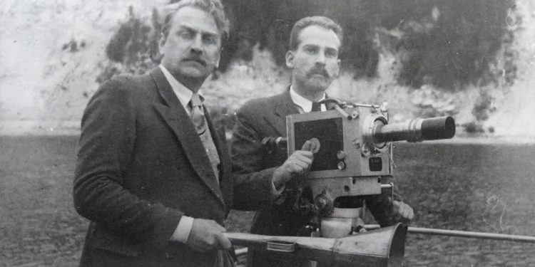 Filmi sovjetik “Djemtë e gëzuar” i vitit 1934 dhe Stalini, përballë Festivalit të 11-të të Këngës në RTSH dhe Enver Hoxhës!