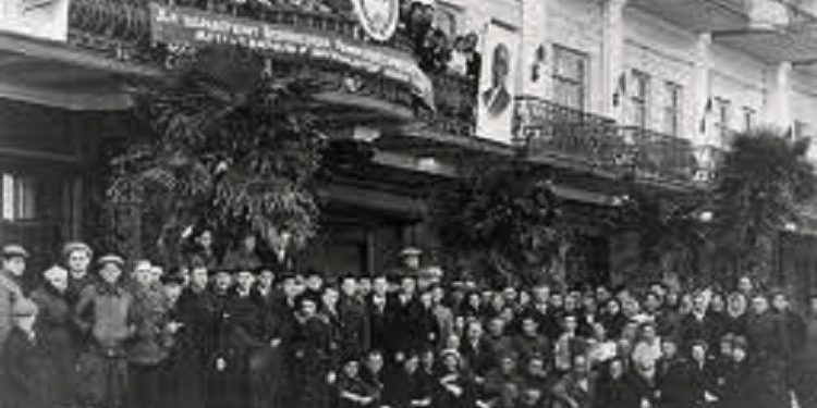 Filmi sovjetik “Djemtë e gëzuar” i vitit 1934 dhe Stalini, përballë Festivalit të 11-të të Këngës në RTSH dhe Enver Hoxhës!