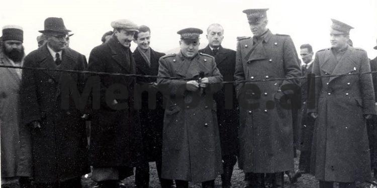 “Tuk Jakova është në dijeni se ndiqet nga organet tona, pasi në Qytetin ‘Stalin’, ai i tha bashkëpunëtorit ‘Nuredini’, se Sigurimi…”/ Raport-survejimi, Berat, 1955