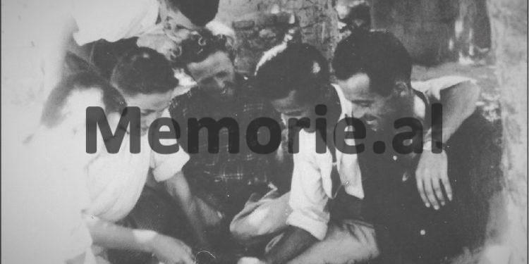 Historia tragjike: “Nanë Lajde Arapin, s’e lanë të priste ngushëllime për të birin, sepse ai ishte ‘anmiku’ i Shqipnisë dhe…”/ Rrëfimi i Fatbardha Mulleti Saraçi