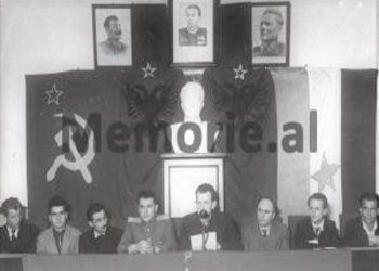 “Vigjilenca’, të shikojë se kush është ushtaraku që luan shah me Tuk Jakovën në shtëpinë e tij dhe…”/Raportet e bashkëpunëtorëve të Sigurimit, Berat, 1955