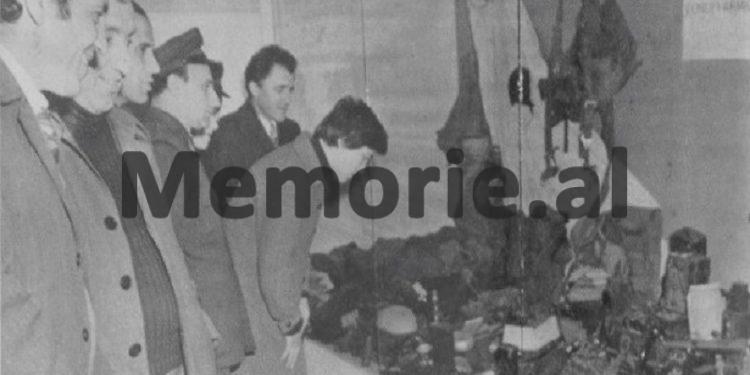 Relacioni i Rexhep Kollit në ’81-in, për çështjen “Thikat” e ambasadave: “Hetuesi Sokol Koleka, shkoi në burgun e grave në Kosovë të Elbasanit, për të marrë një…”