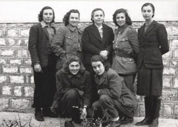 Raport-survejimi i “Luarasit”, Berat ‘56 : “Tuku tha se i pëlqeu fjalimi i Enverit që e kishte dëgjuar në radio, se ai është orator, por unë s’lejoj që…”