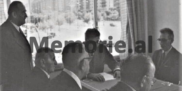 “Me ftesë të Mbreti Leka Zogu, në korrikun e ’72-it, filmova mbledhjen e Madridit që e kryesoi Xhafer Deva, ku ishin…”/ Dëshmia e rrallë e shqiptarit të arratisur