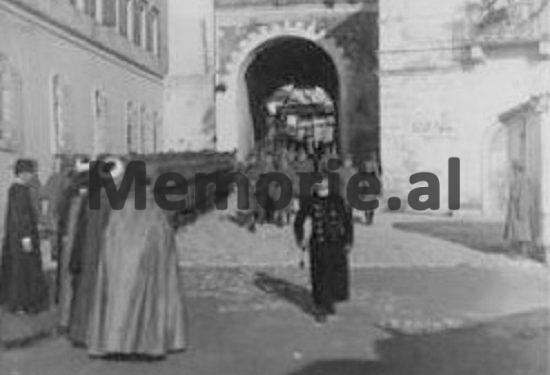 Shqipëria, ‘Orienti Europës’: “Burrat përdredhin mustaqet e gjata dhe tregojnë për bëmat e tyre, kurse gratë me sy të zgurdulluara…”/Libri i panjohur i suedezit Sven Aurén