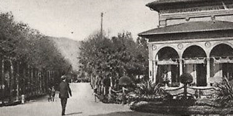 “Përveç kinemave, kafeve dhe dancit të egjiptianëve, Tirana nuk ka asgjë të ofroj, pasi ato të quajturat dëfrime europiane…”/ Libri i suedezit që vizitoi Shqipërinë në ’35-ën