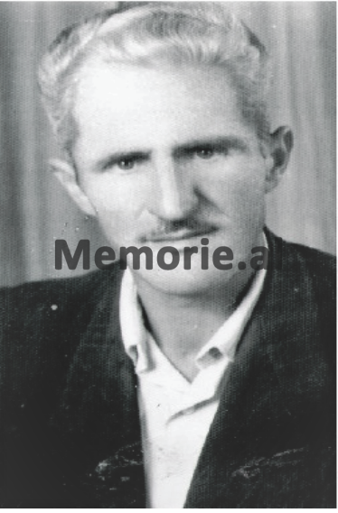 Yapon guruh jinsiy porno Ular bir qizni sikishadi va u jinni oladi