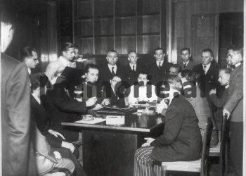 “Tuku më tha; Koci Xoxen do ta varrosim si Rajkun në Hungari, se varrin e tij e di Bedriu dhe Enveri do e sakrifikojë Mehmetin…”/ Deponimet e Dhora Lekës, janar ‘58