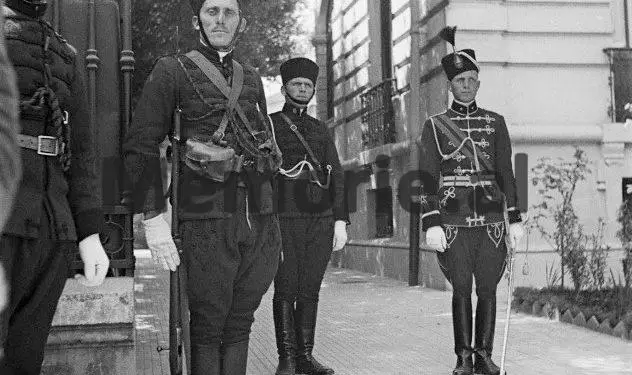 “Kur benzina u shtrenjtua, një shqiptari të squtë, i shkoi ndërmend të sjellë disa karroca kuajsh të përdorura italiane dhe…”/ Libri i suedezit që vizitoi Shqipërinë në ’35-ën