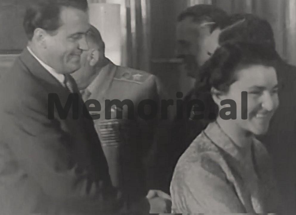 Futanari porno videolar Pastdan soradi