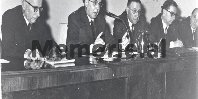 “Unë e dhashë aprovimin për fejesën e djalit, Skënderit, me vajzën e prof. Turdiut, duke u nisur nga…”/ Autokritika e dytë e Mehmet Shehut, 12 nëntor ‘81